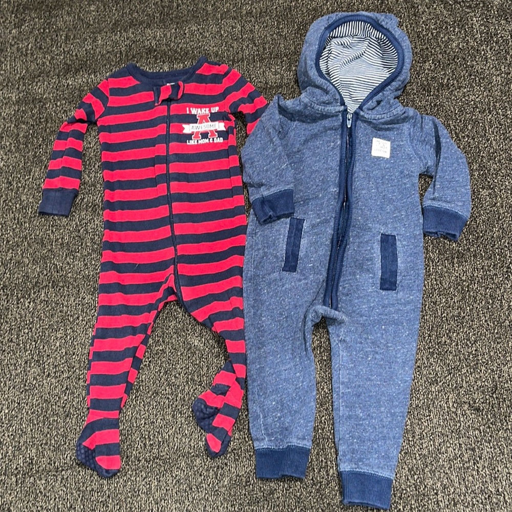 Carter’s Children’s Place baby boy 2 piece lot size 6-9m in pre owned condition.